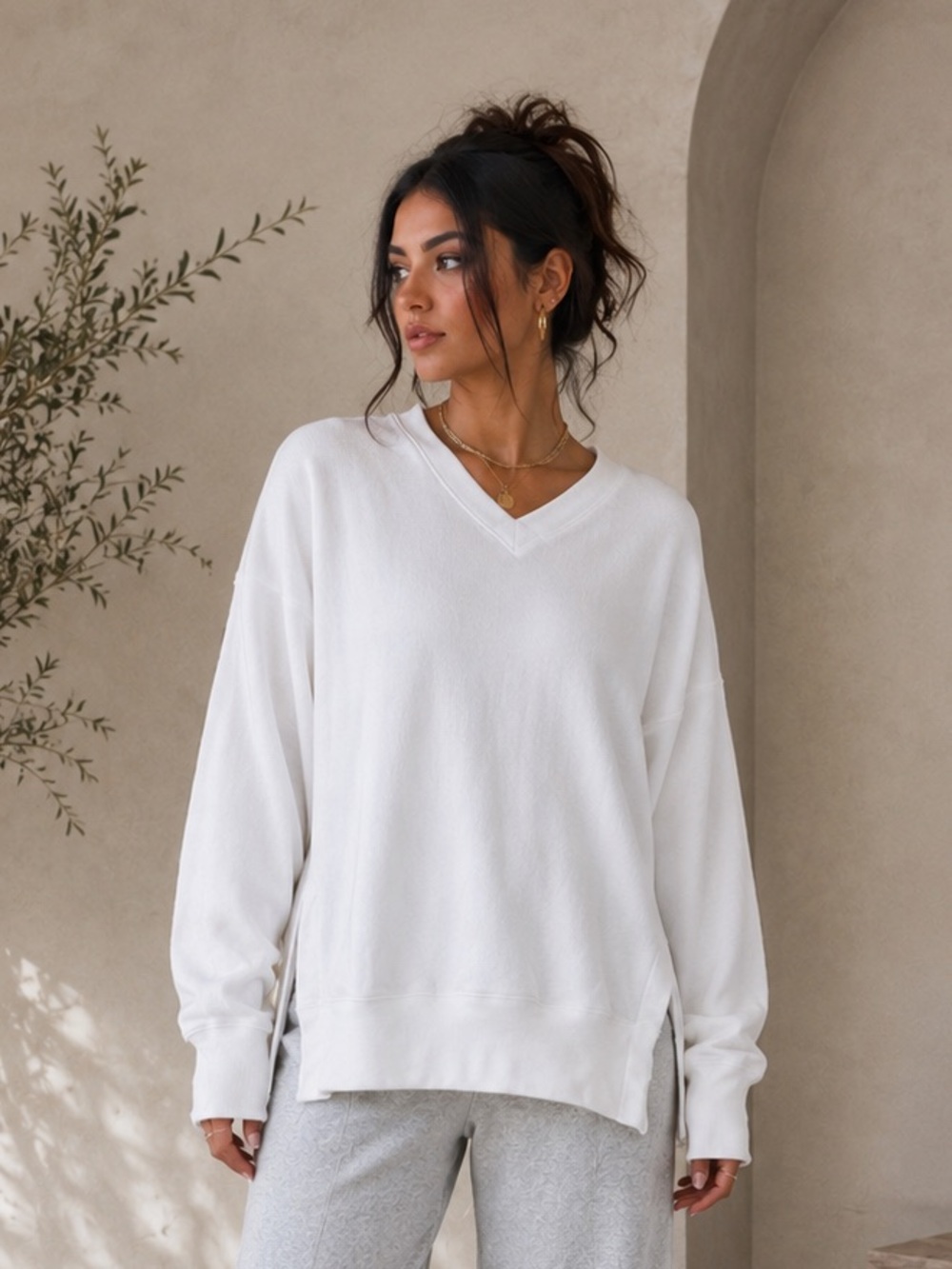 Abercrombie & Fitch Women's White Oversized V-Neck Sweatshirt Size M